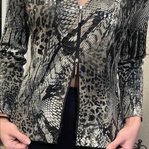 Women's Black and Gray Animal Print Zip-Up Top